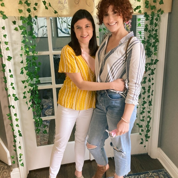 Meet your Posher, Danielle - Picture 4 of 4